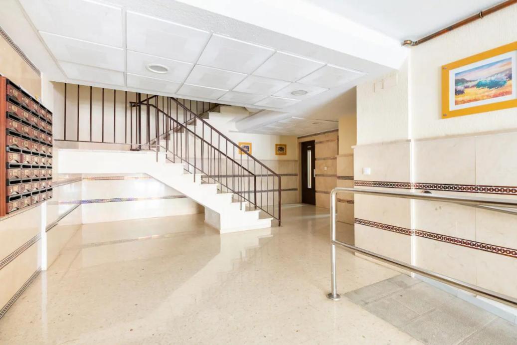 Apartamento Amplio Con 4 Habitaciones Y 2 Banos - Great Apartment With 4 Rooms - 2 Baths Sevilla Buitenkant foto