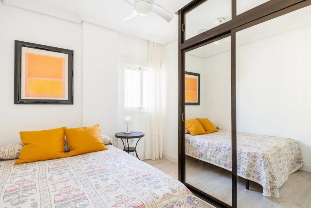 Apartamento Amplio Con 4 Habitaciones Y 2 Banos - Great Apartment With 4 Rooms - 2 Baths Sevilla Buitenkant foto