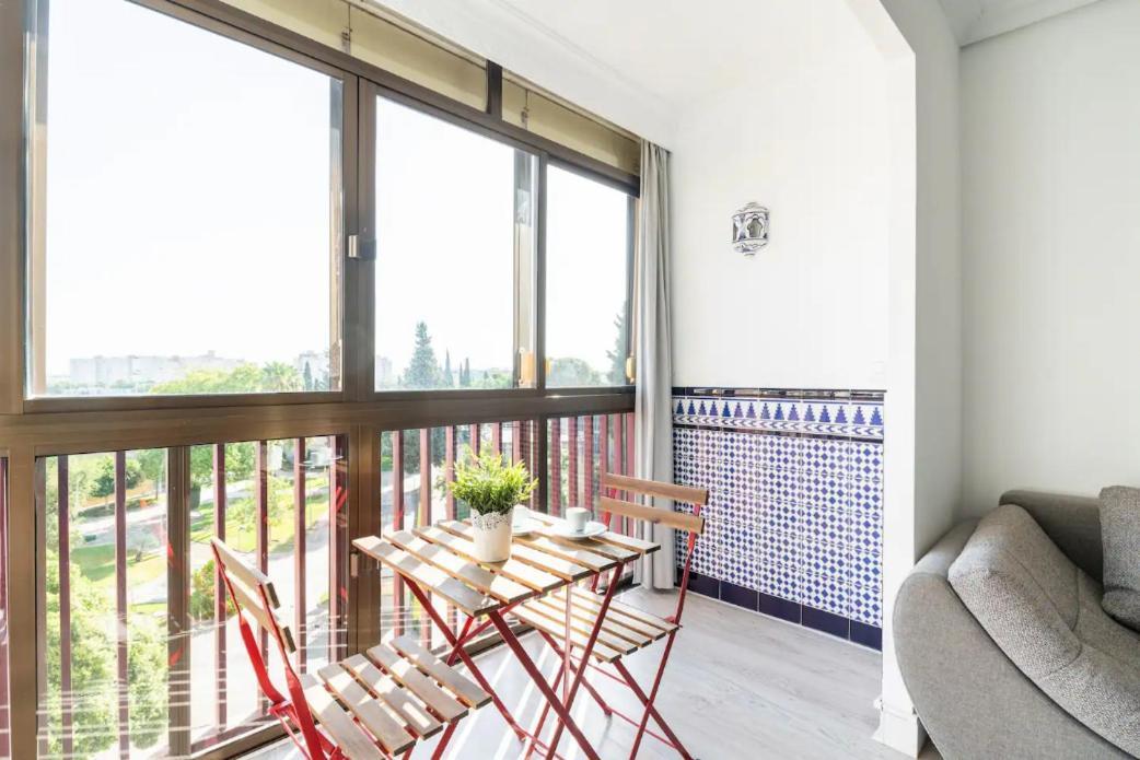 Apartamento Amplio Con 4 Habitaciones Y 2 Banos - Great Apartment With 4 Rooms - 2 Baths Sevilla Buitenkant foto
