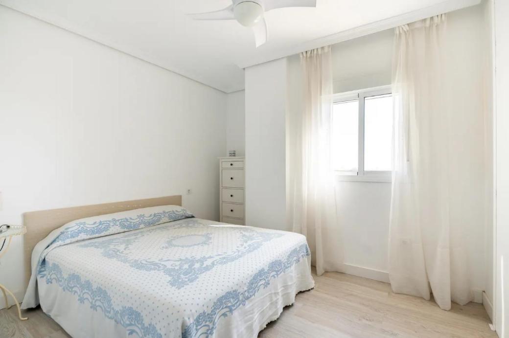 Apartamento Amplio Con 4 Habitaciones Y 2 Banos - Great Apartment With 4 Rooms - 2 Baths Sevilla Buitenkant foto