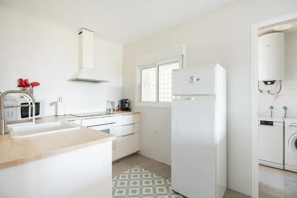 Apartamento Amplio Con 4 Habitaciones Y 2 Banos - Great Apartment With 4 Rooms - 2 Baths Sevilla Buitenkant foto