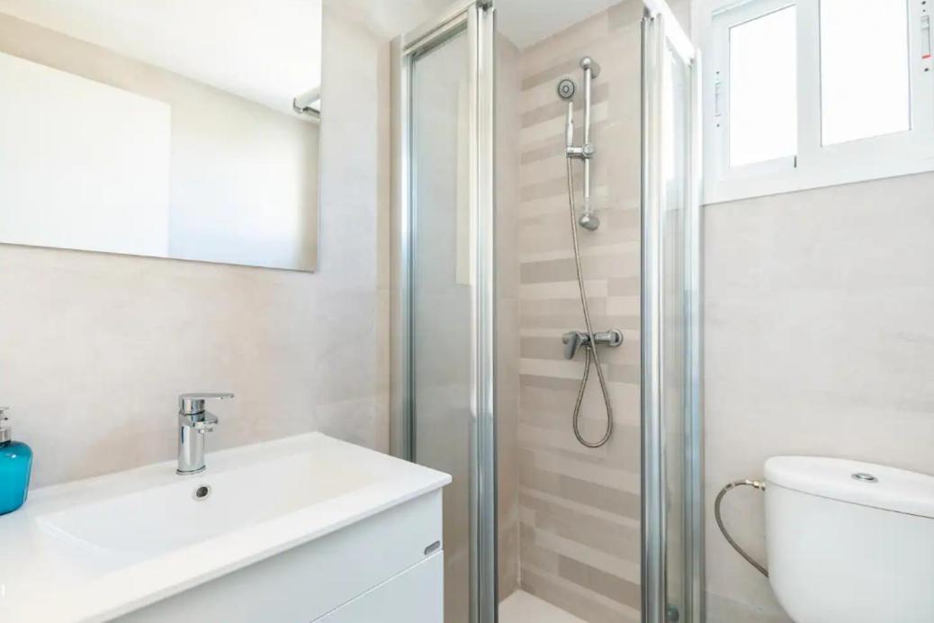 Apartamento Amplio Con 4 Habitaciones Y 2 Banos - Great Apartment With 4 Rooms - 2 Baths Sevilla Buitenkant foto