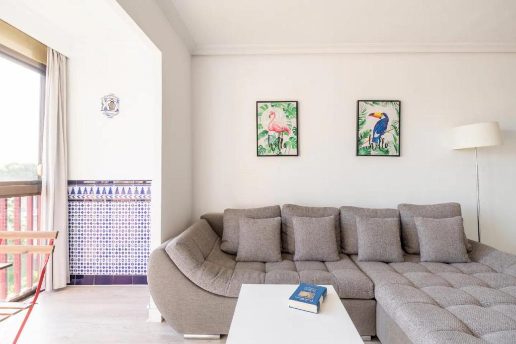 Apartamento Amplio Con 4 Habitaciones Y 2 Banos - Great Apartment With 4 Rooms - 2 Baths Sevilla Buitenkant foto