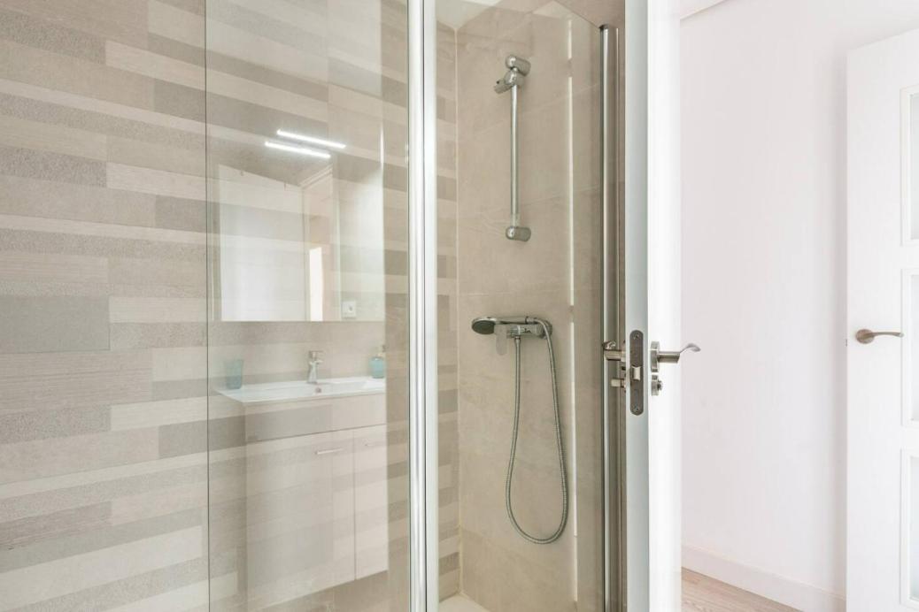 Apartamento Amplio Con 4 Habitaciones Y 2 Banos - Great Apartment With 4 Rooms - 2 Baths Sevilla Buitenkant foto