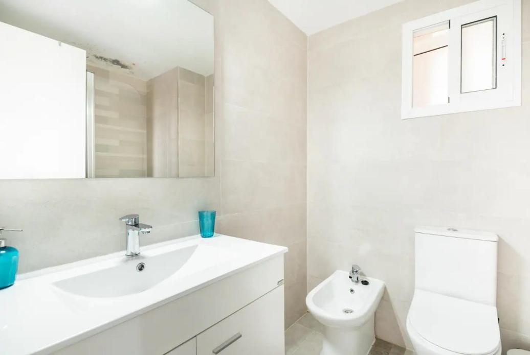 Apartamento Amplio Con 4 Habitaciones Y 2 Banos - Great Apartment With 4 Rooms - 2 Baths Sevilla Buitenkant foto