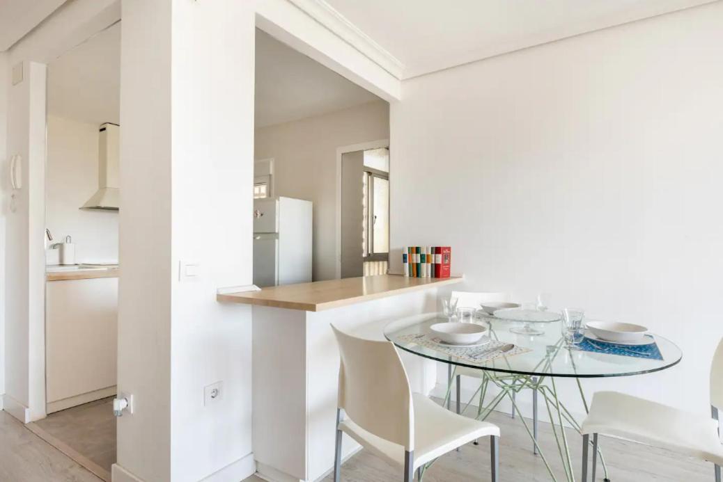 Apartamento Amplio Con 4 Habitaciones Y 2 Banos - Great Apartment With 4 Rooms - 2 Baths Sevilla Buitenkant foto