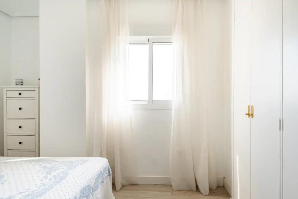 Apartamento Amplio Con 4 Habitaciones Y 2 Banos - Great Apartment With 4 Rooms - 2 Baths Sevilla Buitenkant foto
