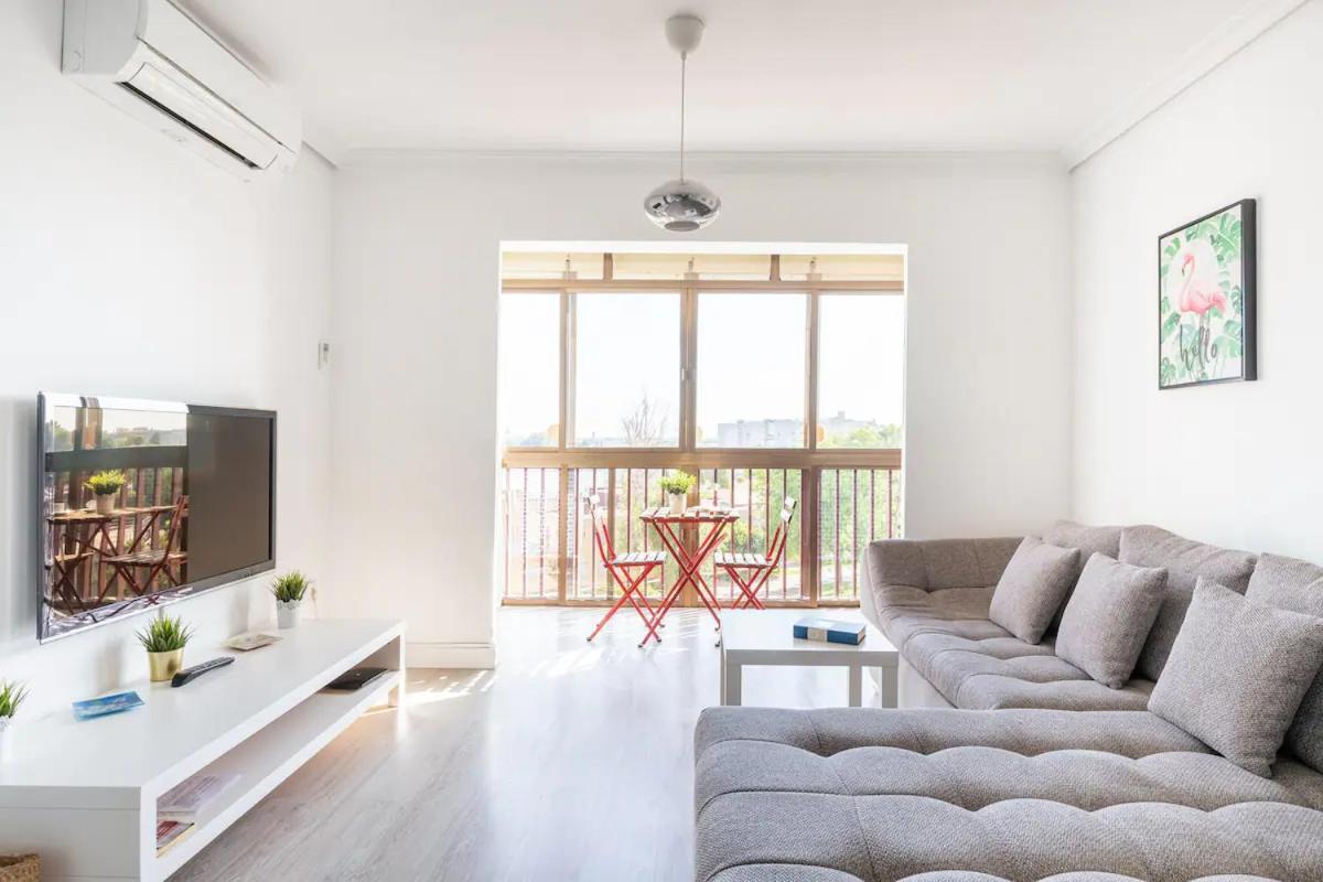 Apartamento Amplio Con 4 Habitaciones Y 2 Banos - Great Apartment With 4 Rooms - 2 Baths Sevilla Buitenkant foto